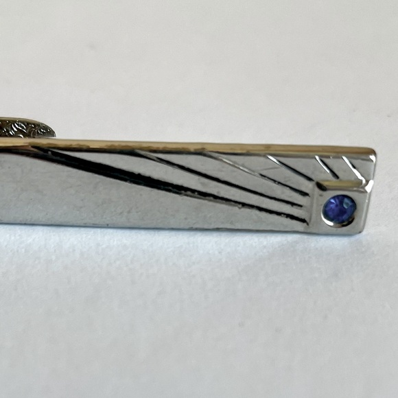 Vintage Silver Tone Striped Tie Clip With Blue Sapphire Rhinestone Inlaid - Picture 2 of 6